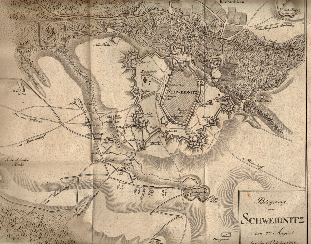 Ausführliche alte Karte von Schweidnitz, Deutschland, zeigt Straßen, Gebäude und Sehenswürdigkeiten mit begleitendem Text über Bevölkerung, Geschichte und Kultur.