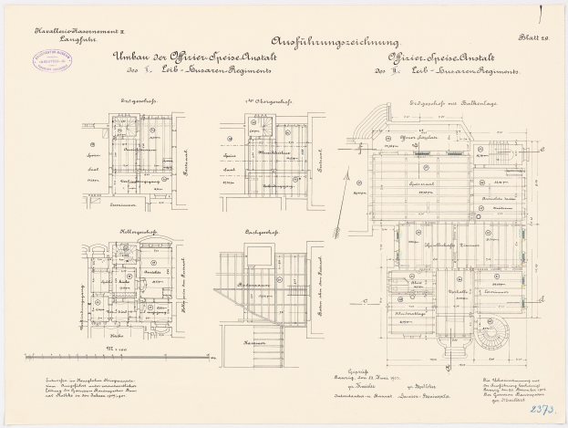 Schwarz-weißer Grundriss des ehemaligen Bundeskanzleramts, zeigt detaillierte Planung und architektonische Elemente.