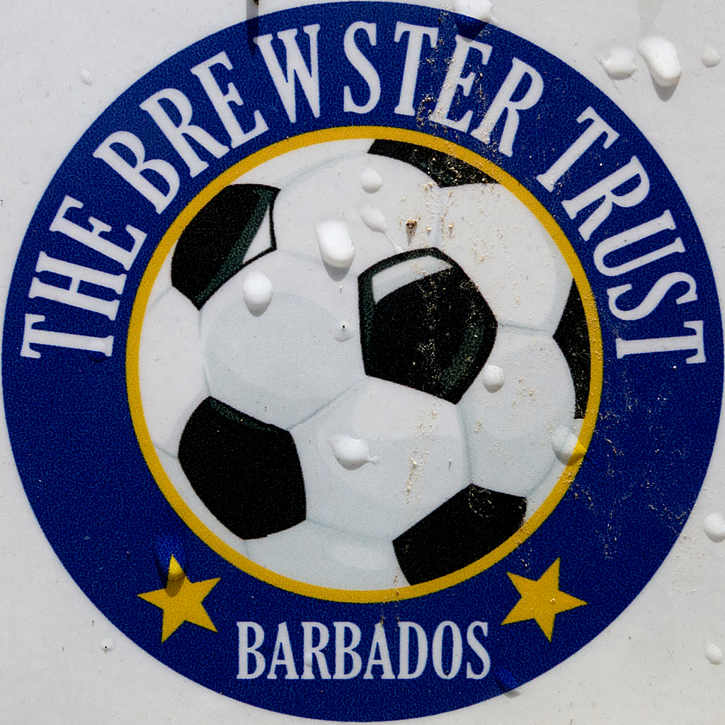 Ein Fussball-Logo mit zwei Sternen und darunter Text.