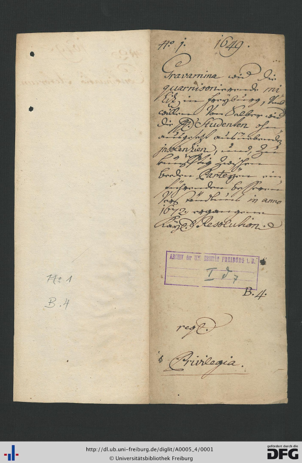Offenes Buch mit handgeschriebenem Text auf altem Papier, das deutsche Bundesrepublik-Wasserzeichen am unteren Rand zeigt.