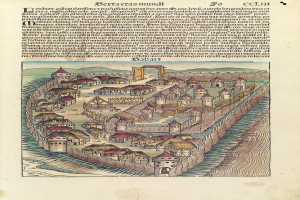 Ein aufgeschlagenes Buch mit einer Zeichnung einer Stadt und mehreren Gebäuden sowie Text auf der Seite.