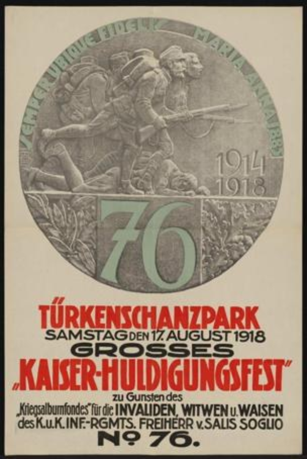Plakat zum 70. Jahrestag des Kaiser-Huldigungsfestes in Berlin, Deutschland, das eine Gruppe von Menschen in der Mitte zeigt, die von Text und Zahlen umgeben ist und in einem klassischen Photo-Rahmen präsentiert wird.