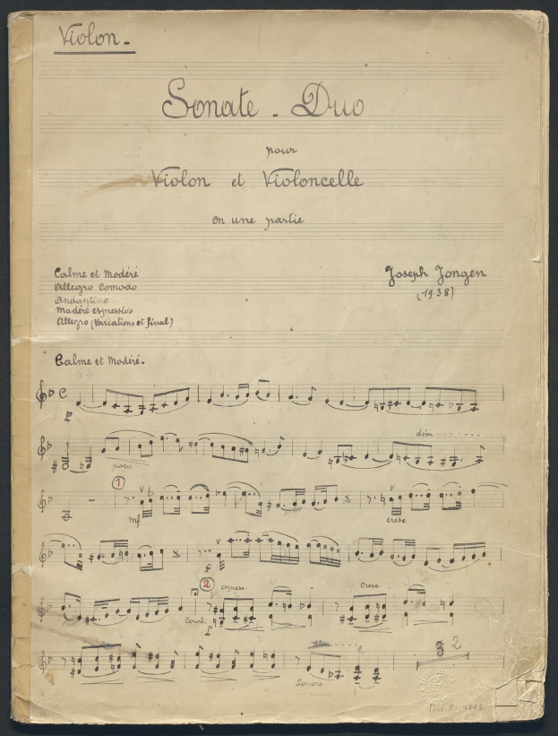 Schwarzer Hintergrund mit einem alten Notenblatt, das 'Sonate Duo' betitelt ist.