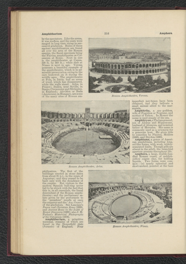Offenes Buch mit Stadionbild und begleitendem Text und Bildern über das Stadion.