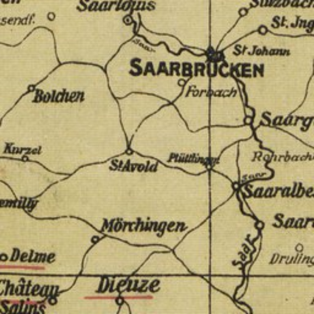 Ein detaillierter alter Stadtplan von Saarbrücken, Deutschland, mit Straßen, Gebäuden und Sehenswürdigkeiten, der klassische Schrifttext enthält, der die Lage der Stadt angibt.