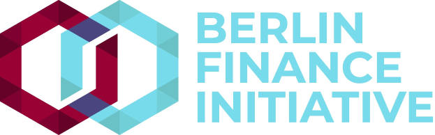 Logo der Berliner Finanzinitiative mit einem blauen Kreis mit weißer Umrandung und einem weißen "B" in der Mitte, umgeben von einem weißen Ring mit einem blau-weißen Karomuster und der schwarzen Schrift "Berlin Finance Initiative" auf weißem Hintergrund.